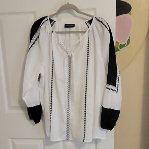 Lane Bryant 100% cotton Black and White Embroidered vneck Blouse Sz 18/20 NWT
